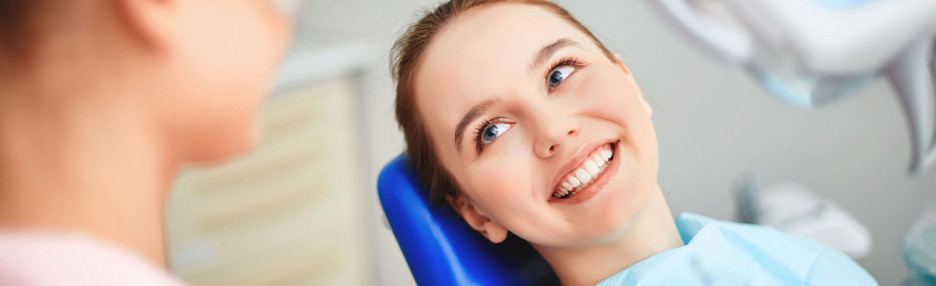 A patient with signs of bruxism, emphasizing the importance of diagnosis and treatment.